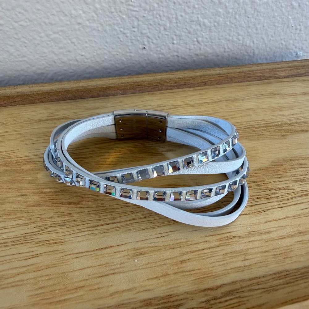 Swarovski Slake Deluxe Bracelet Womens M White Crystal Multi-Strand Wrap Clasp